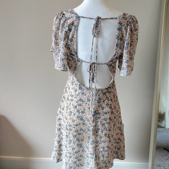 Floral Print Urban Outfitters Flowing Spring Women's Dress - Picture 3 of 6